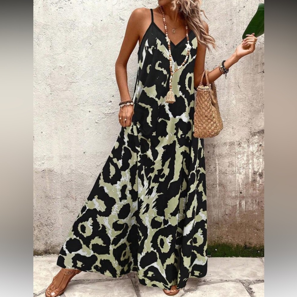 Elegant Black and Green Patterned Maxi Dress